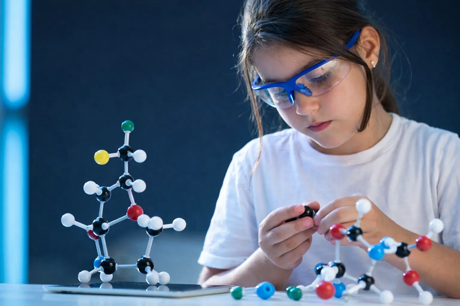 child playing with molecules